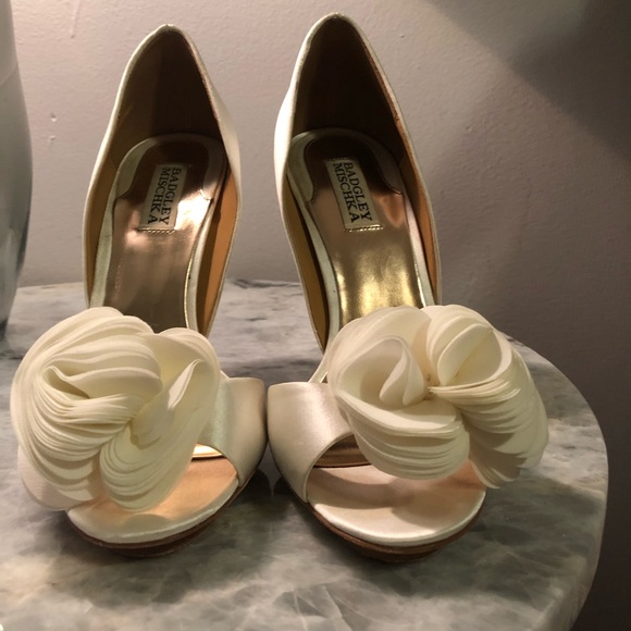 Badgley Mischka Shoes - Badgley Mishka 8.5 Bridal Wedding Satinlike Pumps